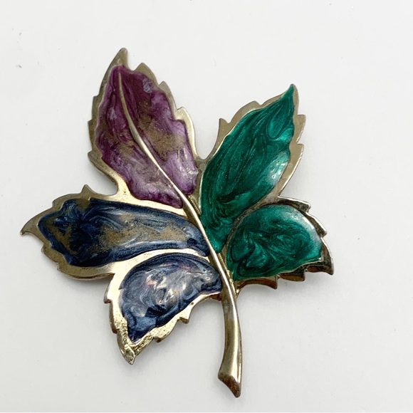 Vintage swirled enamel large maple leaf brooch pin - Picture 2 of 6